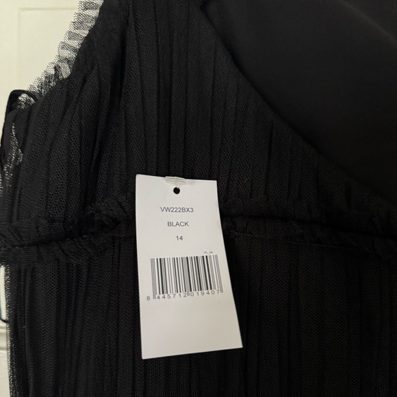 Vera Wang Black Tulle Gown with Detachable Cape - Picture 8 of 8